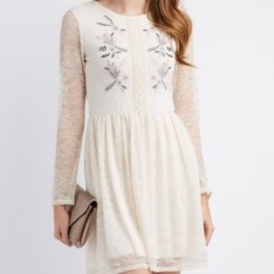 ❌❌SOLD❌❌Lace dress floral embroidered